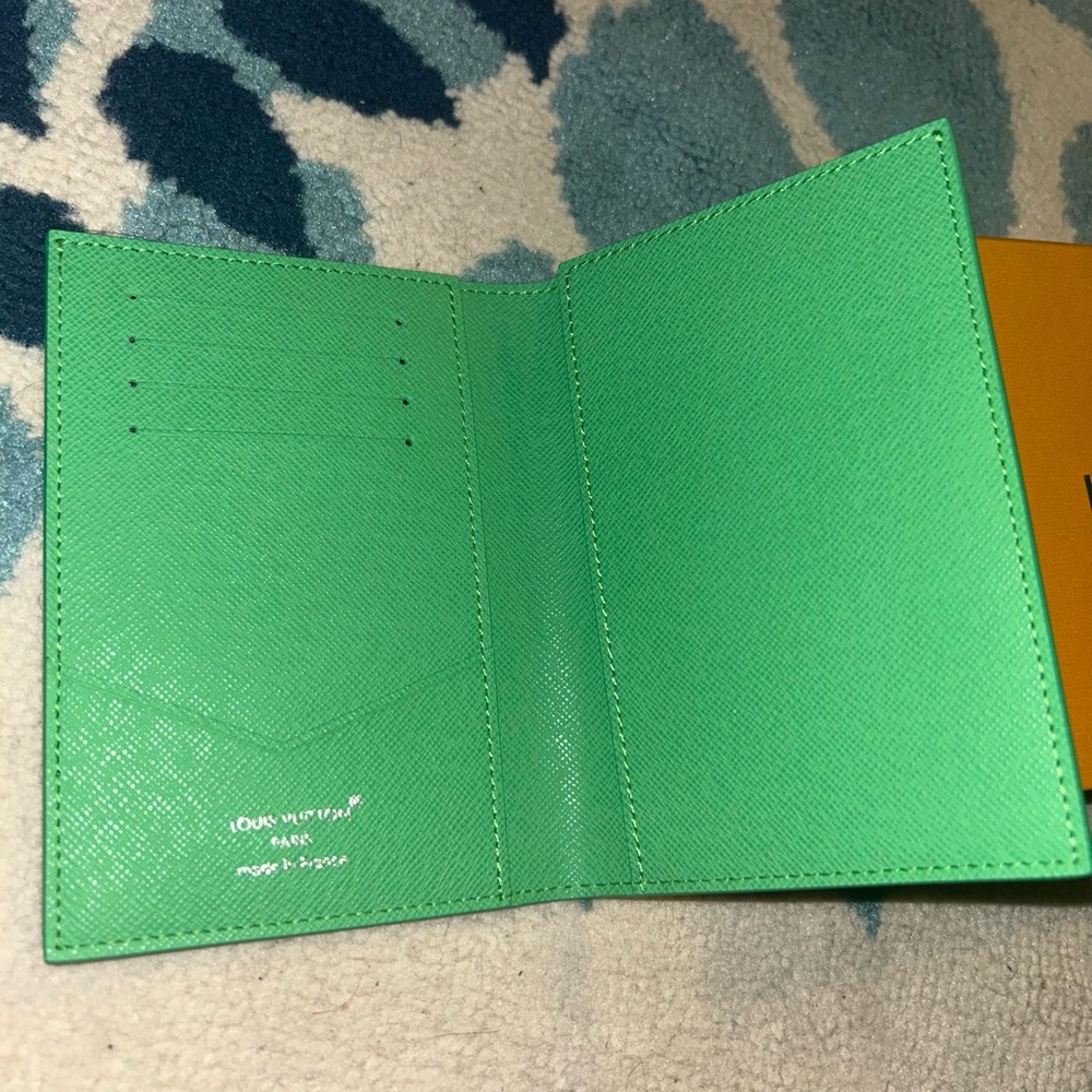 Louis Vuitton Golf Green Passport Holder - Picture 4 of 4